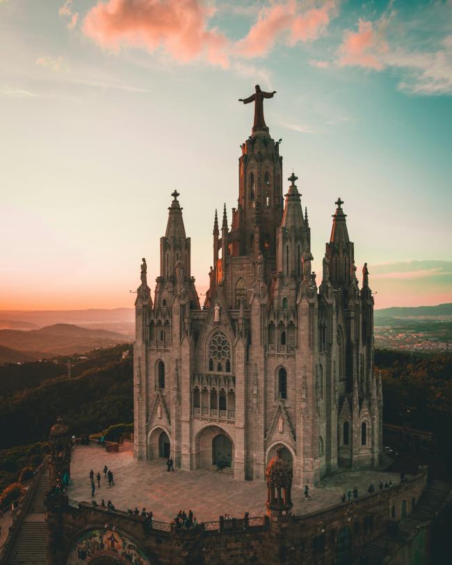 Disfruta la Vida Nocturna en Barcelona como Estudiante